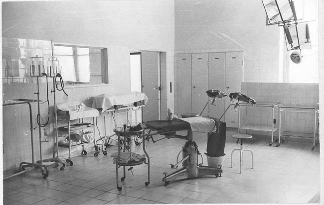 Schwarzweißfotografie: Kreiß- und Operationssaal, um 1960